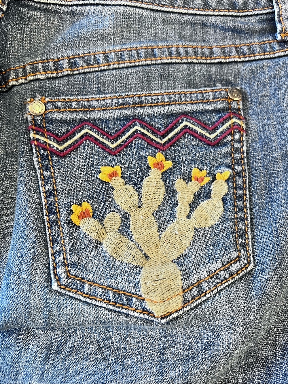 Stetson Embroidered Denim Mini Skirt Southwest Cactus Motif Western Boho Sz 6 - Picture 7 of 12